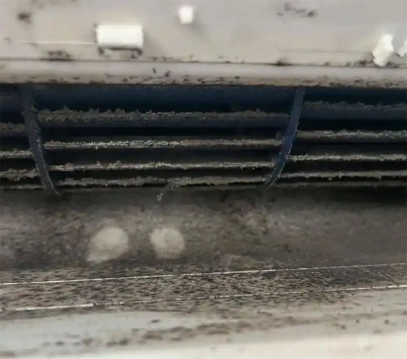 定南空调吹的风有股烧焦味是怎么回事